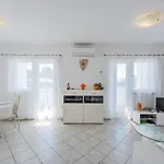 Family With Hydromassage Pool & Fun Activities *