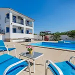 Family With Hydromassage Pool & Fun Activities Villa *