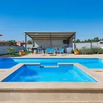 Family With Hydromassage Pool & Fun Activities Villa Žminj