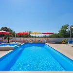 Family With Hydromassage Pool & Fun Activities * Žminj