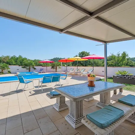 House In Rural Istria With Pool And Hydromassage Вилла