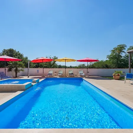 Family With Hydromassage Pool & Fun Activities * Žminj