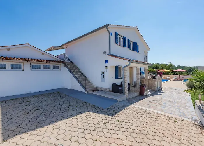 Villa Family With Hydromassage Pool & Fun Activities *