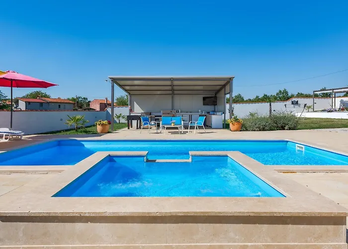 Family With Hydromassage Pool & Fun Activities Villa Žminj