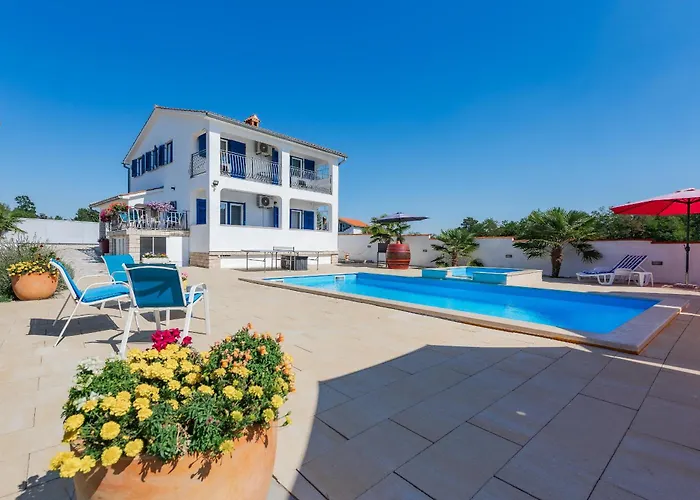 Villa Family With Hydromassage Pool & Fun Activities Žminj