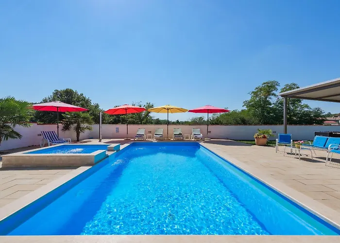 Family With Hydromassage Pool & Fun Activities * Žminj