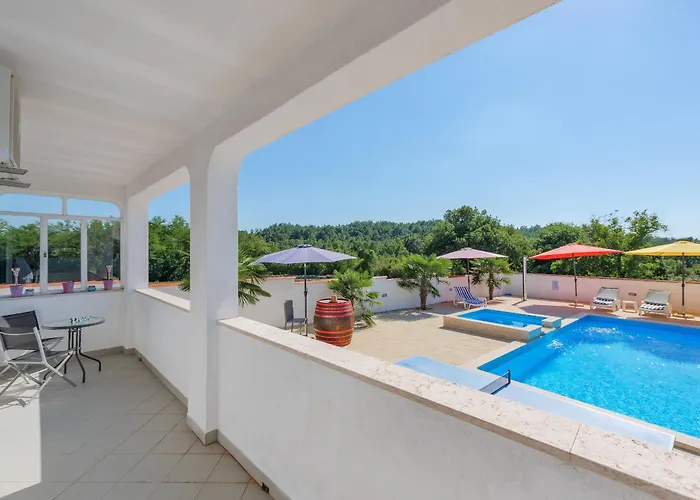 Villa Family With Hydromassage Pool & Fun Activities