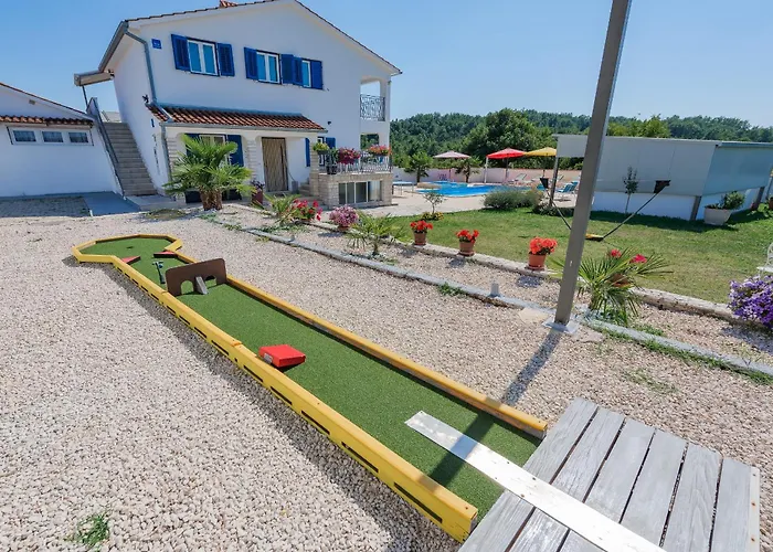 Family With Hydromassage Pool & Fun Activities Villa *