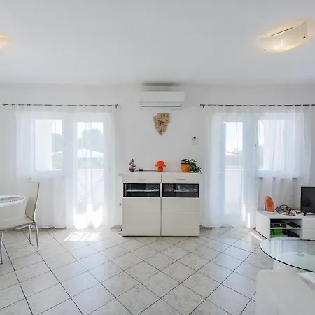 Family With Hydromassage Pool & Fun Activities *