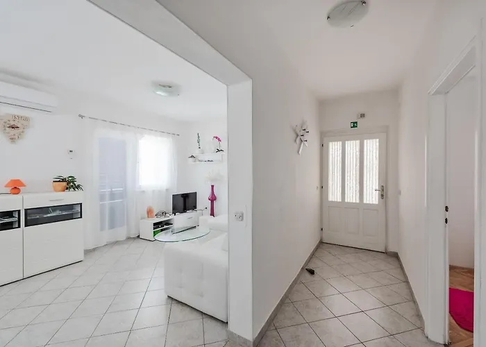 Family With Hydromassage Pool & Fun Activities * Žminj